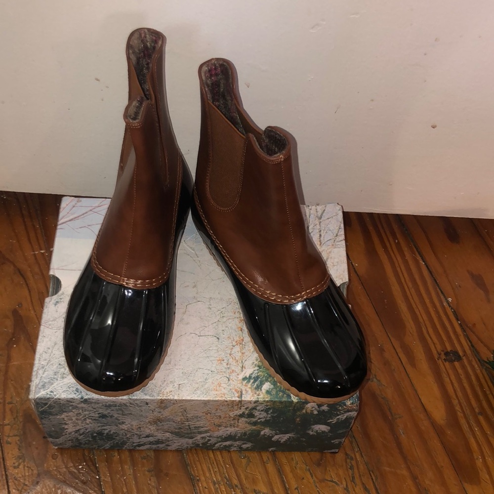 Womans Duck Boots - Brand New and In the original box. Size 6